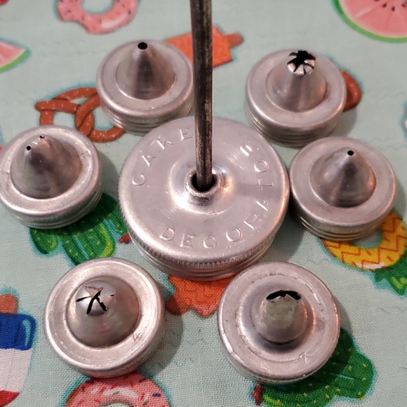 VTG Cake Decorator + 6 Tips Icing Frosting Baking Kitchen Tool Cupcake Home - Picture 8 of 14